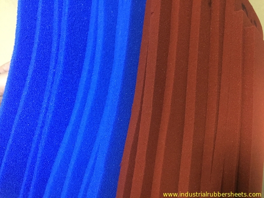 ওপেন সেল উচ্চ তাপমাত্রা সিলিকন রাবার শীট কাটিয়া পৃষ্ঠ পৃষ্ঠ 200psi টেনসিল শক্তি
